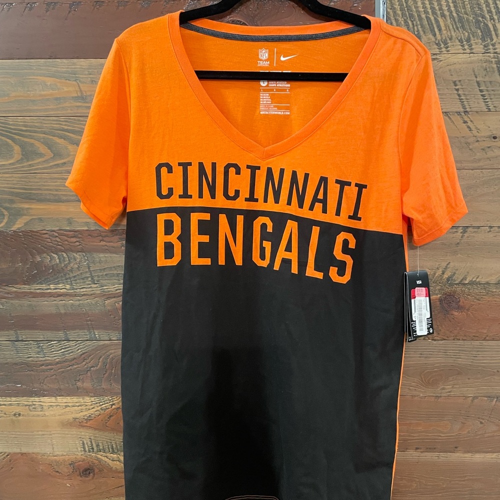 NWT Women’s Bengals T-Shirt - sz Large